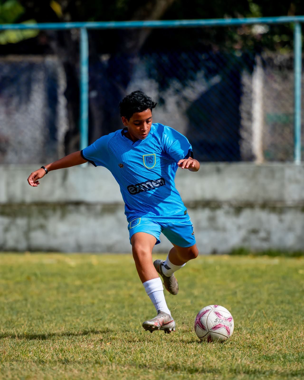 João Marcelo em ação com a camisa azul do RS Futebol