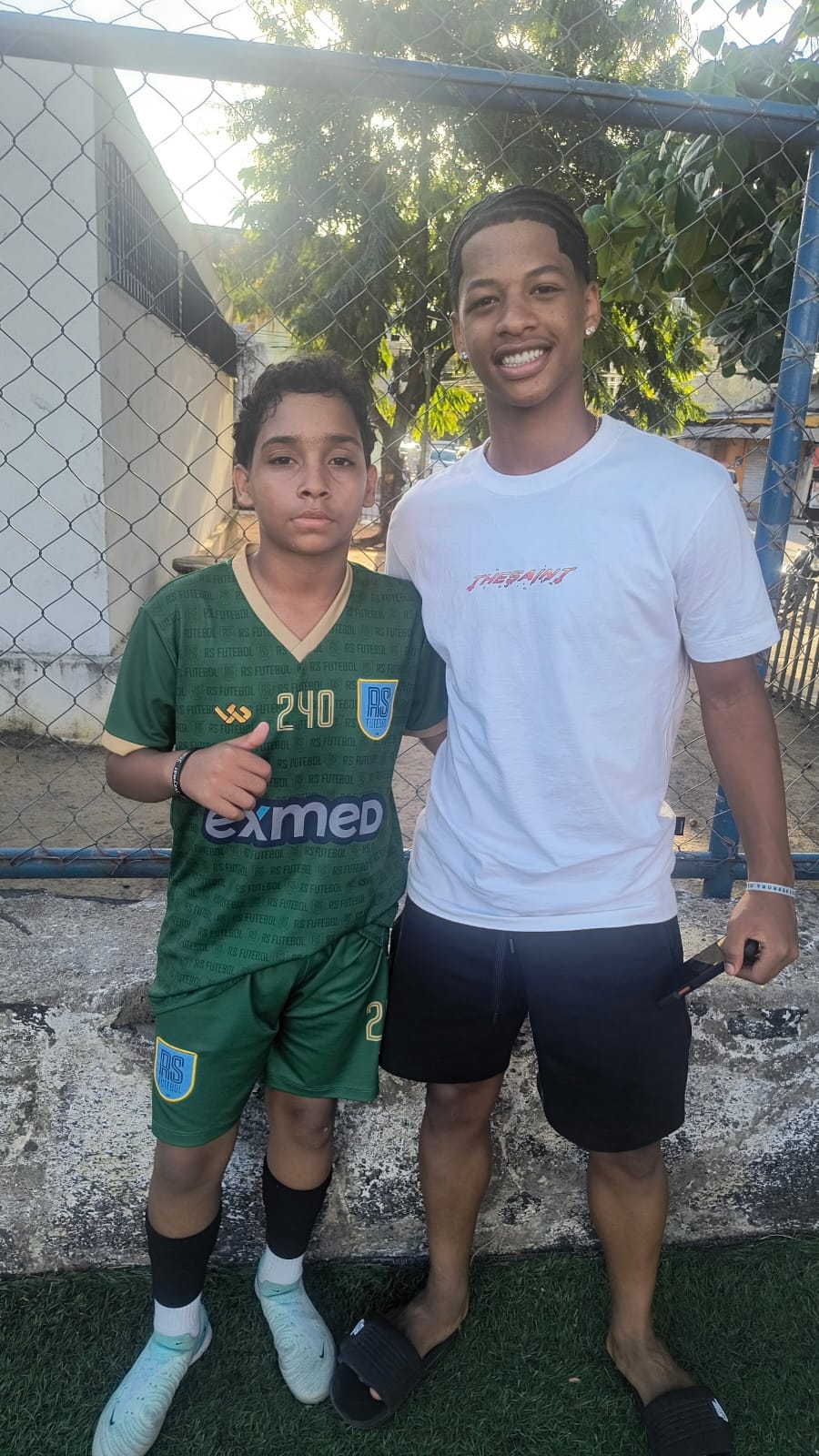 João Marcelo fora de campo com a camisa do RS Futebol