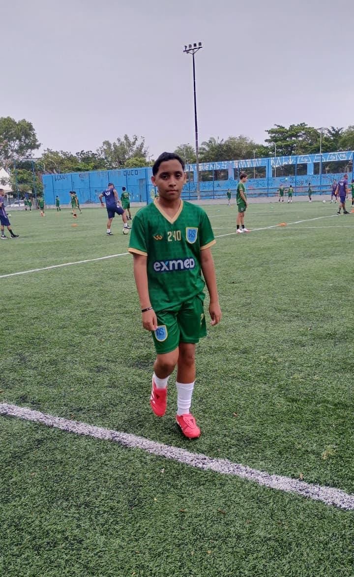 João Marcelo no gramado com o uniforme do RS Futebol