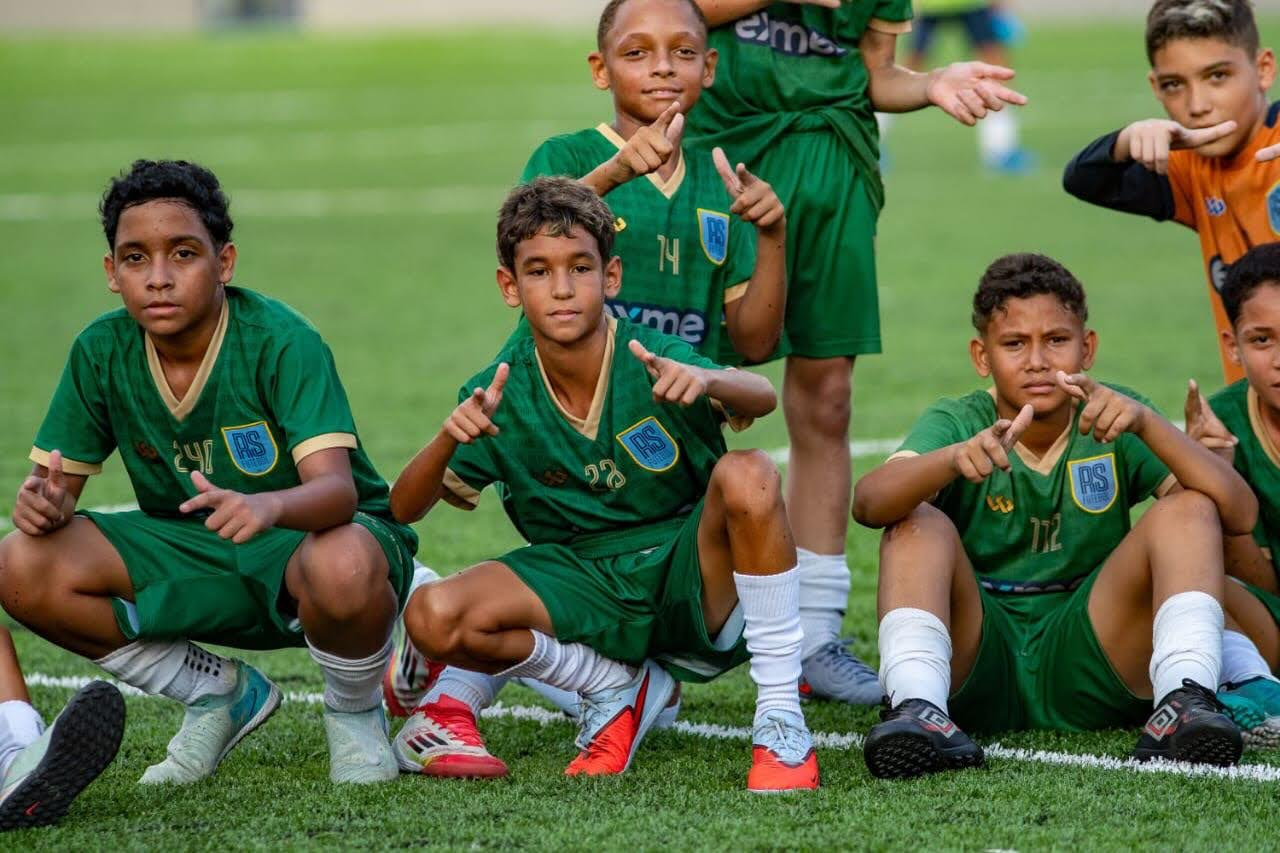 João Marcelo com companheiros do RS Futebol