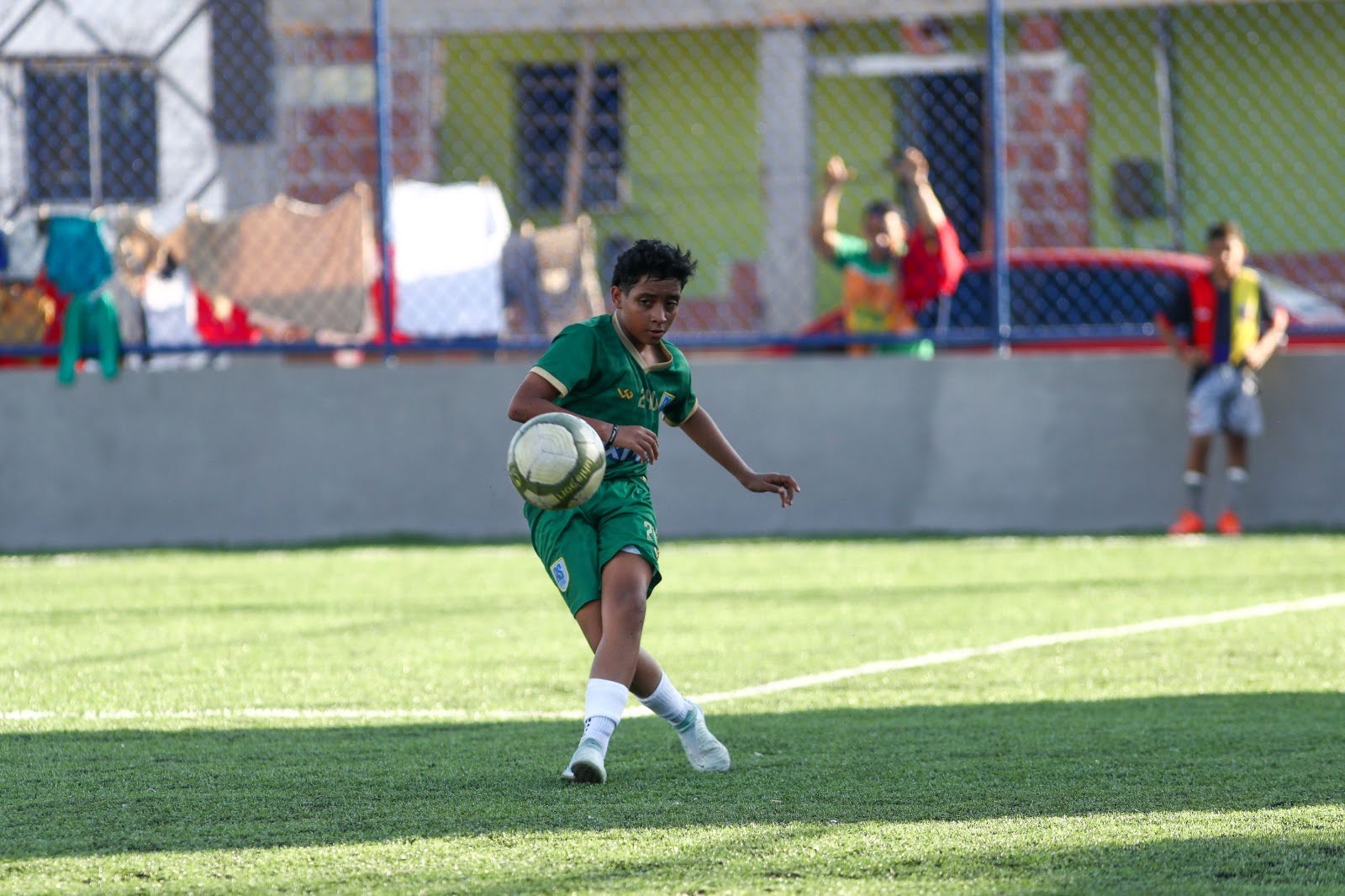 João Marcelo dominando a bola em campo